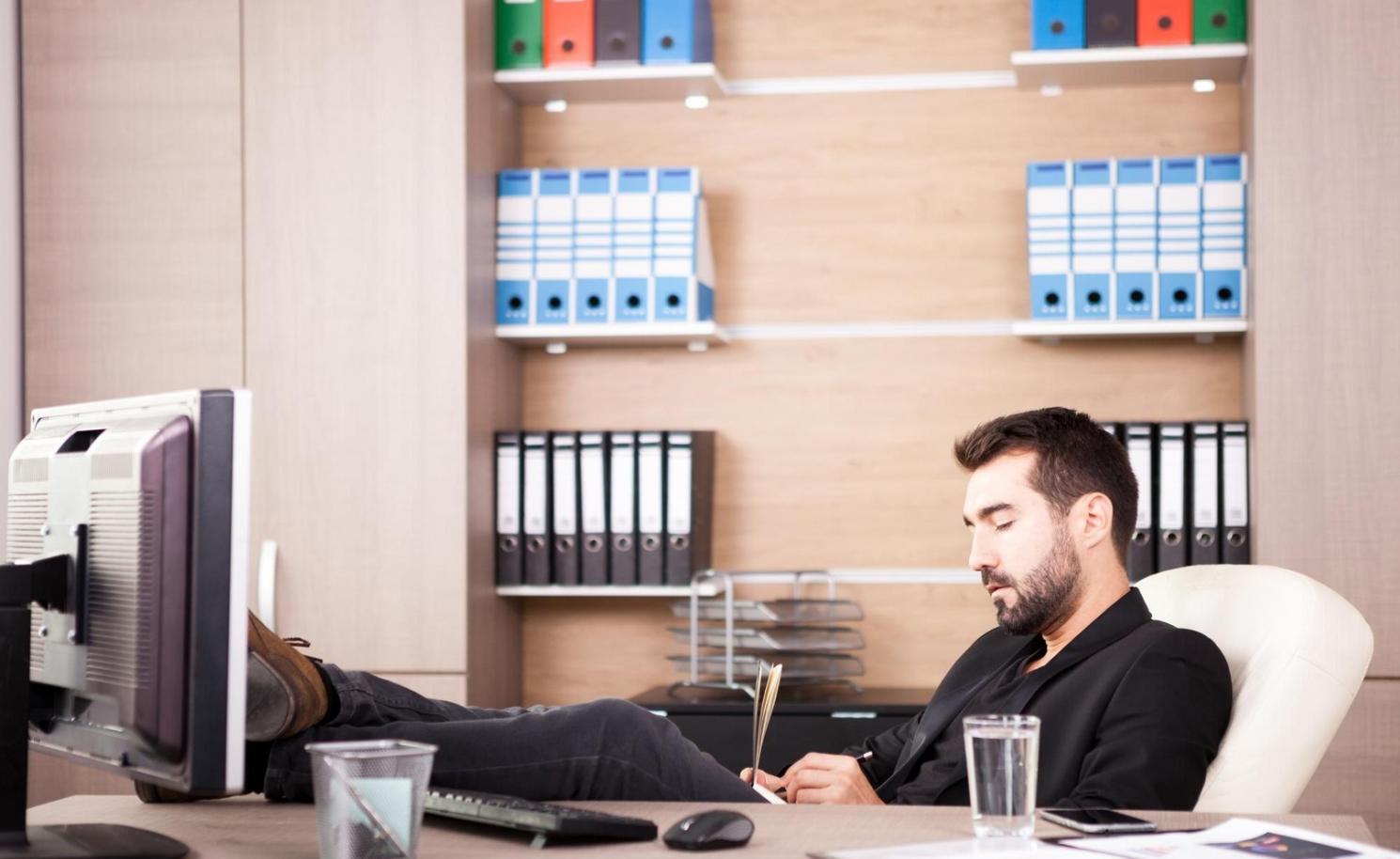 Formation en analyse financière en salle avec participants